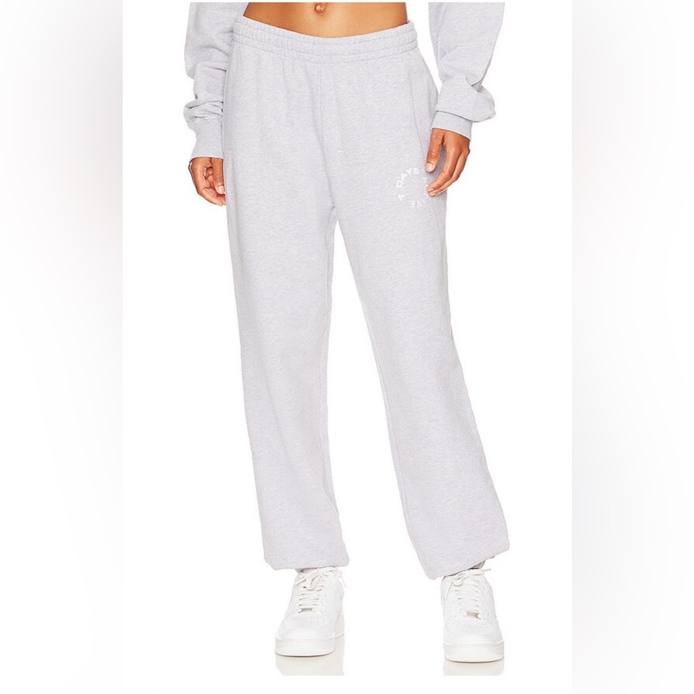 Monday Sweatpant in Heather Grey
7 Days Active worn twice size M